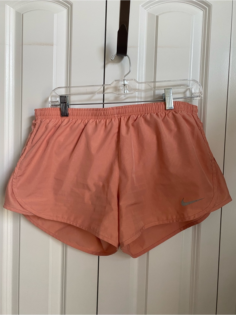Nike Women's Peach Athletic Shorts Size Large - Picture 2 of 5